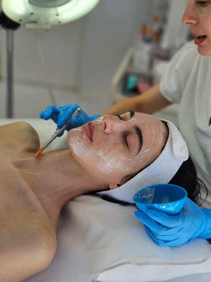 Limpieza + Dermaplaning + Microneedling